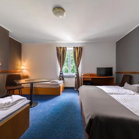 Prague Hotel Carl Inn Restaurant & Free Parking Esterno foto