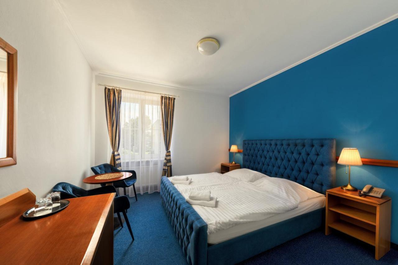 Prague Hotel Carl Inn Restaurant & Free Parking Esterno foto