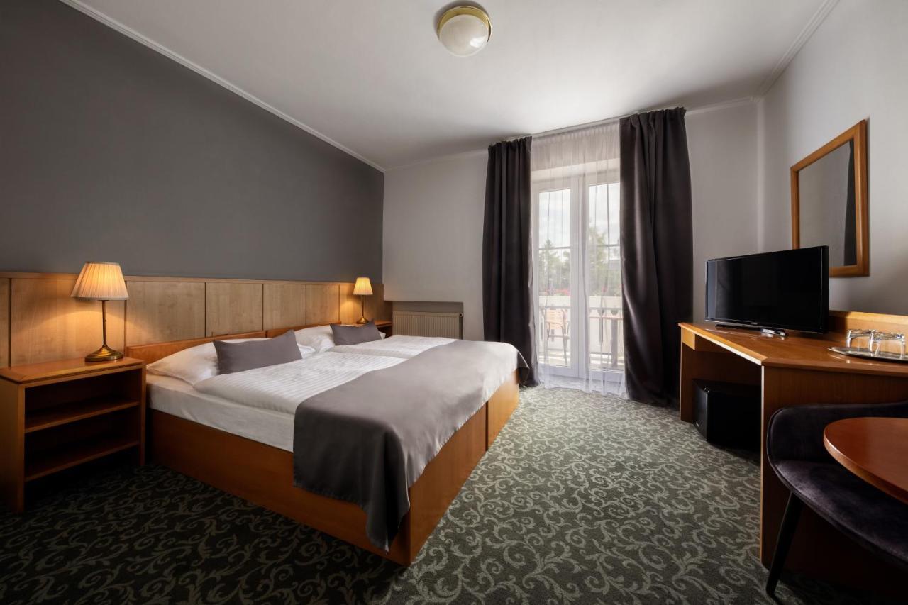 Prague Hotel Carl Inn Restaurant & Free Parking Esterno foto